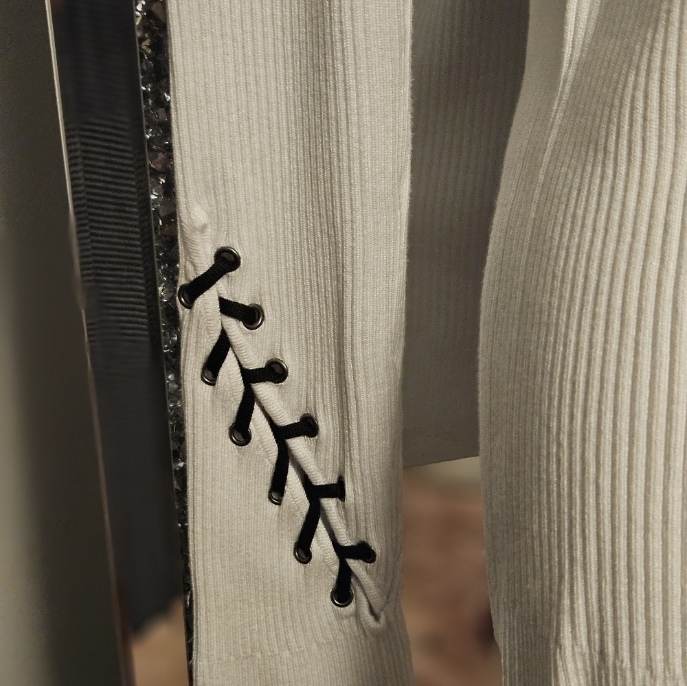 white knitted sweater - Picture 4 of 9